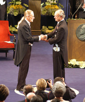 Picture of Vernon Smith Receiving the Nobel Prize